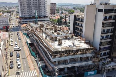 Frente Mar em Balneário Piçarras - 3 Suítes - Home Club Completo - Altíssimo Padrão