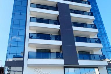 Apartamento a venda poucos metros do mar em Praia Brava