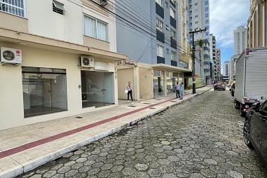 Sala comercial no centro de Balneário Camboriú.