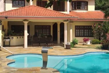 Casa a venda mobiliada na praia de Taquaras em Balneário Camboriú