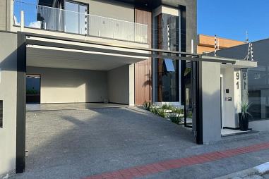 Casa com 3 quartos à venda, 230m², 3 banheiros, 4 garagens - São Judas - Itajaí