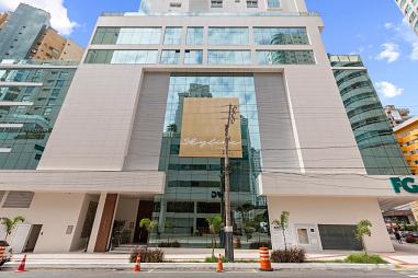 Apartamento finamente mobiliado com linda vista para o mar.