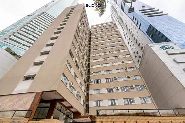 Apartamento pé na areia com vista para o mar.