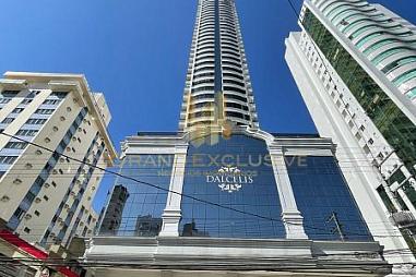 Apartamento Alto Padrão na quadra do mar no Centro de Balneário Camboriú.