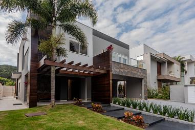 Casa no Condomínio Haras Rio do Ouro.