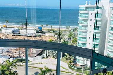 Apartamento finamente mobiliado com vista para o Mar na Praia Brava.