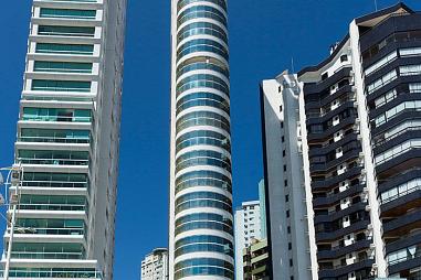 Cobertura de Altíssimo Padrão de frente para o Mar.