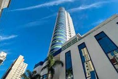 Apartamento Finamente Mobiliado com Vista para o Mar.