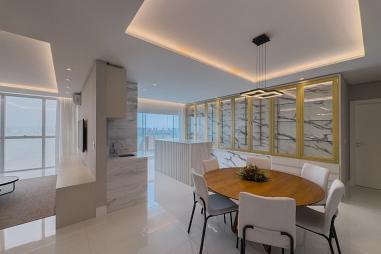 Apartamento de Alto Padrão Finamente Mobiliado com Vista definitiva para o Mar.