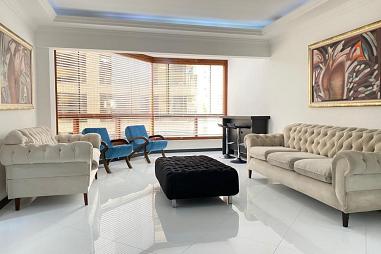 Apartamento na Quadra do Mar em Balneário Camboriú.