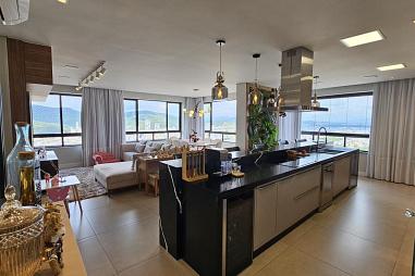 Apartamento com Vista Panorâmica para Itajaí.