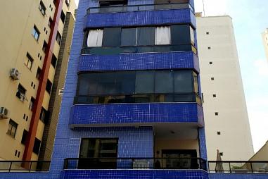 Apartamento a venda próximo ao mar no Centro de Balneário Camboriú