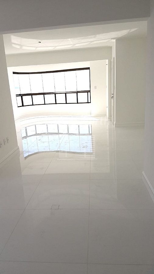 Apartamento à venda com 3 quartos, 1 suíte, 2 vagas e 110m² no Barra Sul, Balneário Camboriú (SC) — foto 5 de 20