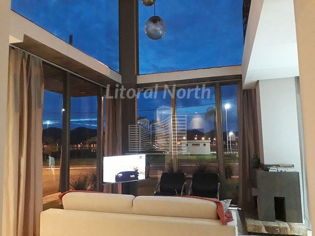 Casa à venda com 4 quartos, 4 suítes, 4 vagas e 350m² no Santa Regina, Camboriú (SC) — foto 5 de 11