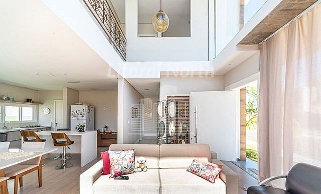 Casa à venda com 4 quartos, 4 suítes, 4 vagas e 350m² no Santa Regina, Camboriú (SC) — foto 3 de 11