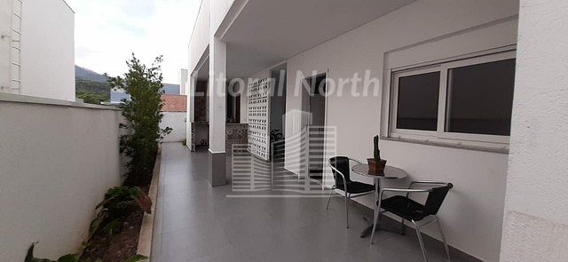 Casa à venda com 4 quartos, 4 suítes, 4 vagas e 350m² no Santa Regina, Camboriú (SC) — foto 9 de 11