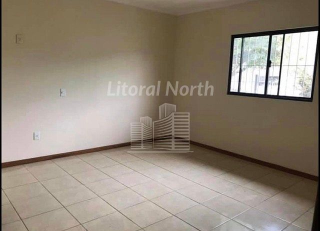 Casa à venda com 3 quartos, 1 suíte, 2 vagas e 128m² no Centro, Balneário Camboriú (SC) — foto 4 de 6