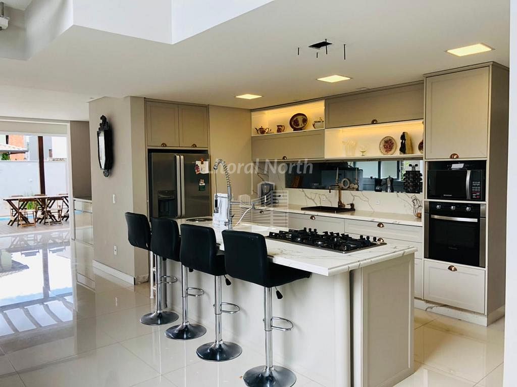 Casa à venda com 4 quartos, 3 suítes, 2 vagas e 286m² no Santa Regina, Camboriú (SC) — foto 7 de 26