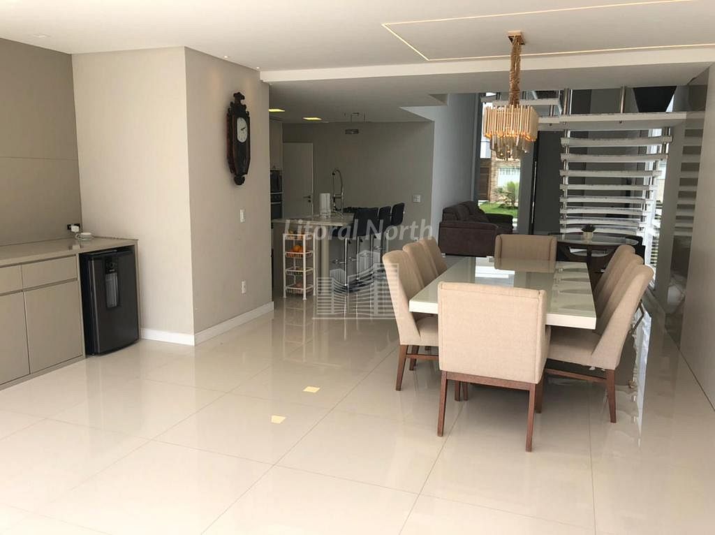 Casa à venda com 4 quartos, 3 suítes, 2 vagas e 286m² no Santa Regina, Camboriú (SC) — foto 8 de 26