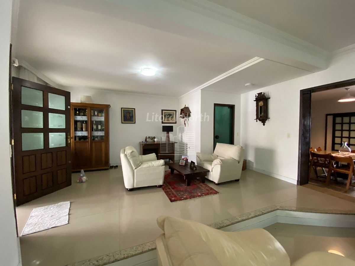 Casa de 3 quartos, 231m² no bairro São João, em Itajaí | Eu Corretor