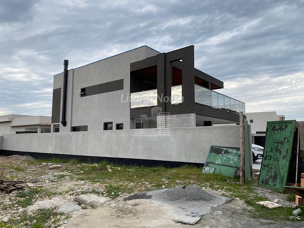 Casa à venda com 3 quartos, 3 banheiros e 400m² no Santa Regina, Camboriú (SC) — foto 2 de 11