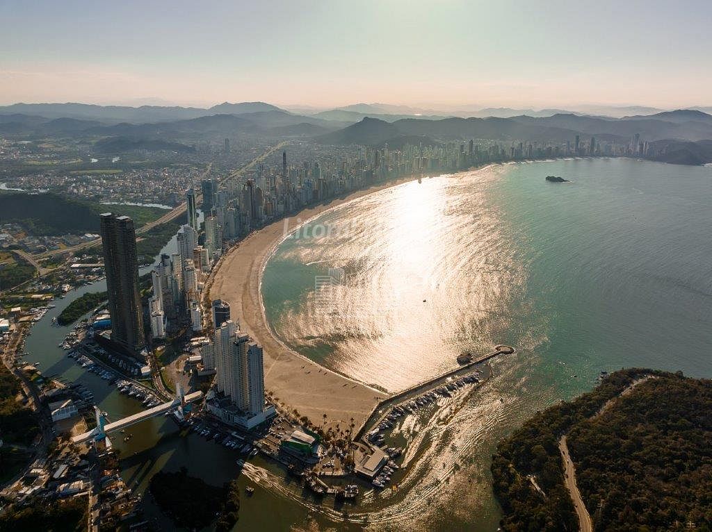 Apartamento à venda com 4 quartos, 4 suítes, 4 vagas e 261m² no Barra Sul, Balneário Camboriú (SC) — foto 9 de 29