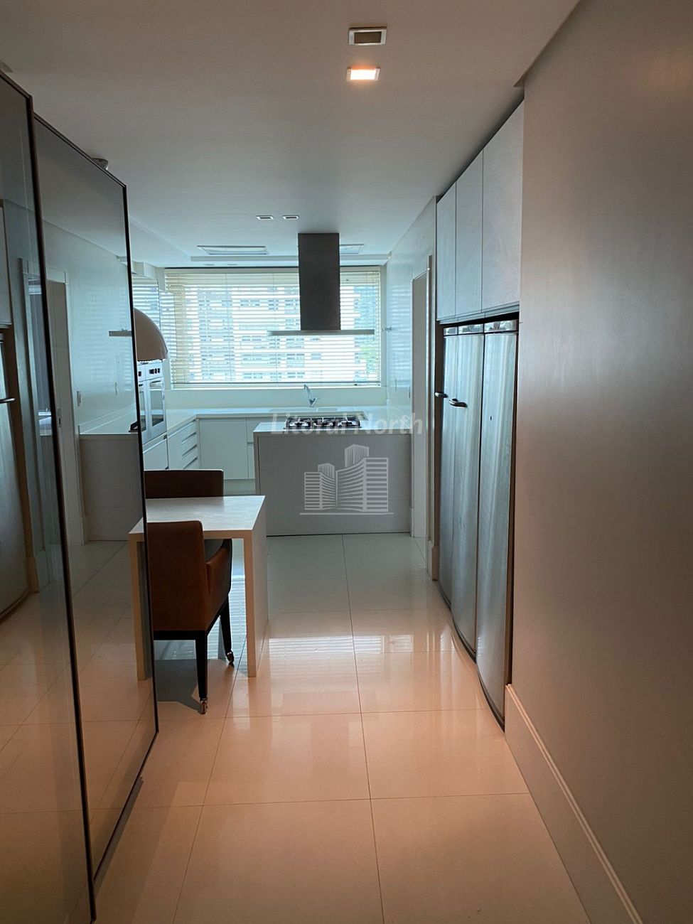 Apartamento à venda com 3 quartos, 3 suítes, 4 vagas e 230m² no Fazenda, Itajaí (SC) — foto 14 de 23
