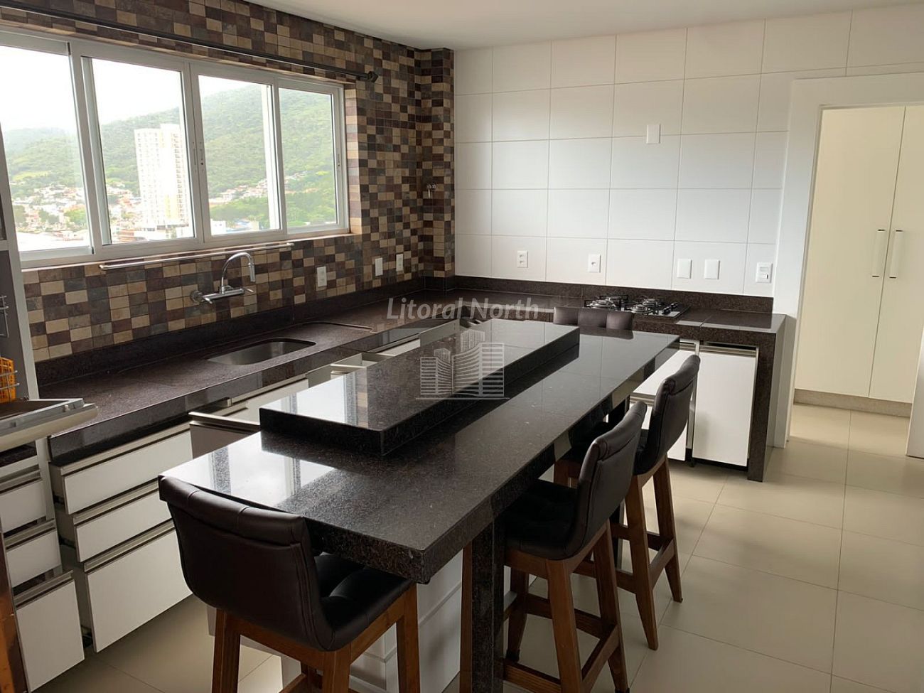 Cobertura à venda com 3 quartos, 3 suítes, 2 vagas e 240m² no Fazenda, Itajaí (SC) — foto 4 de 17
