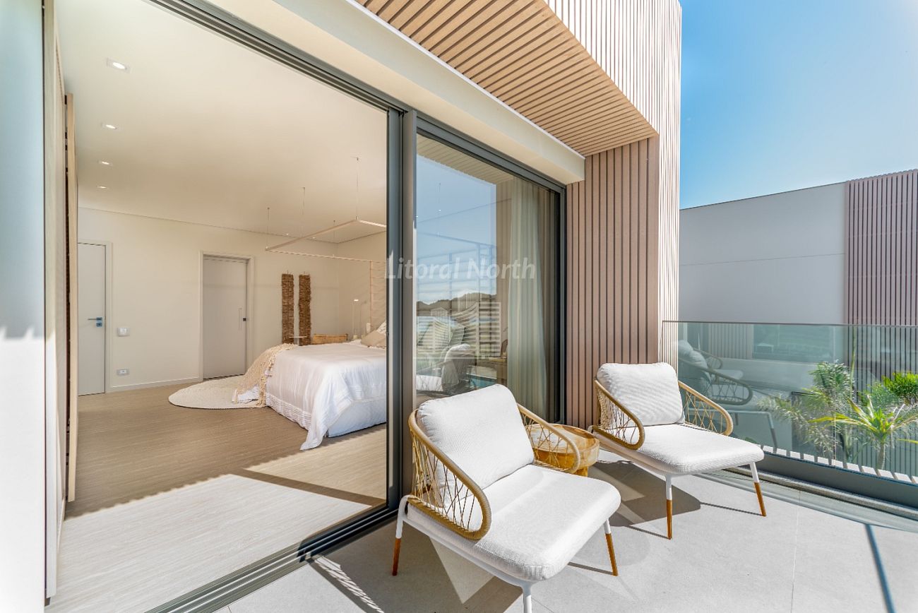 Casa à venda com 5 quartos, 4 suítes, 4 vagas e 458m² no Praia do Estaleiro, Balneário Camboriú (SC) — foto 18 de 30