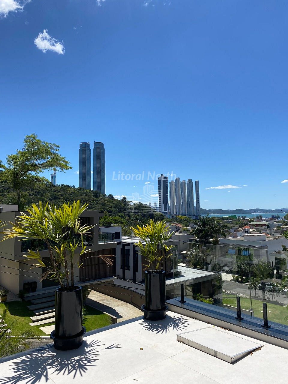 Casa à venda com 4 quartos, 4 suítes, 4 vagas e 432m² no Barra, Balneário Camboriú (SC) — foto 2 de 16