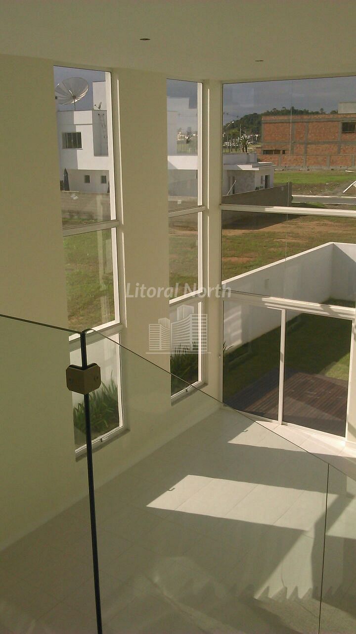 Casa à venda com 4 quartos, 4 suítes, 2 vagas e 239m² no Santa Regina, Camboriú (SC) — foto 4 de 10