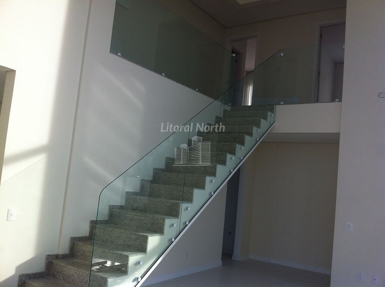 Casa à venda com 4 quartos, 4 suítes, 2 vagas e 239m² no Santa Regina, Camboriú (SC) — foto 7 de 10