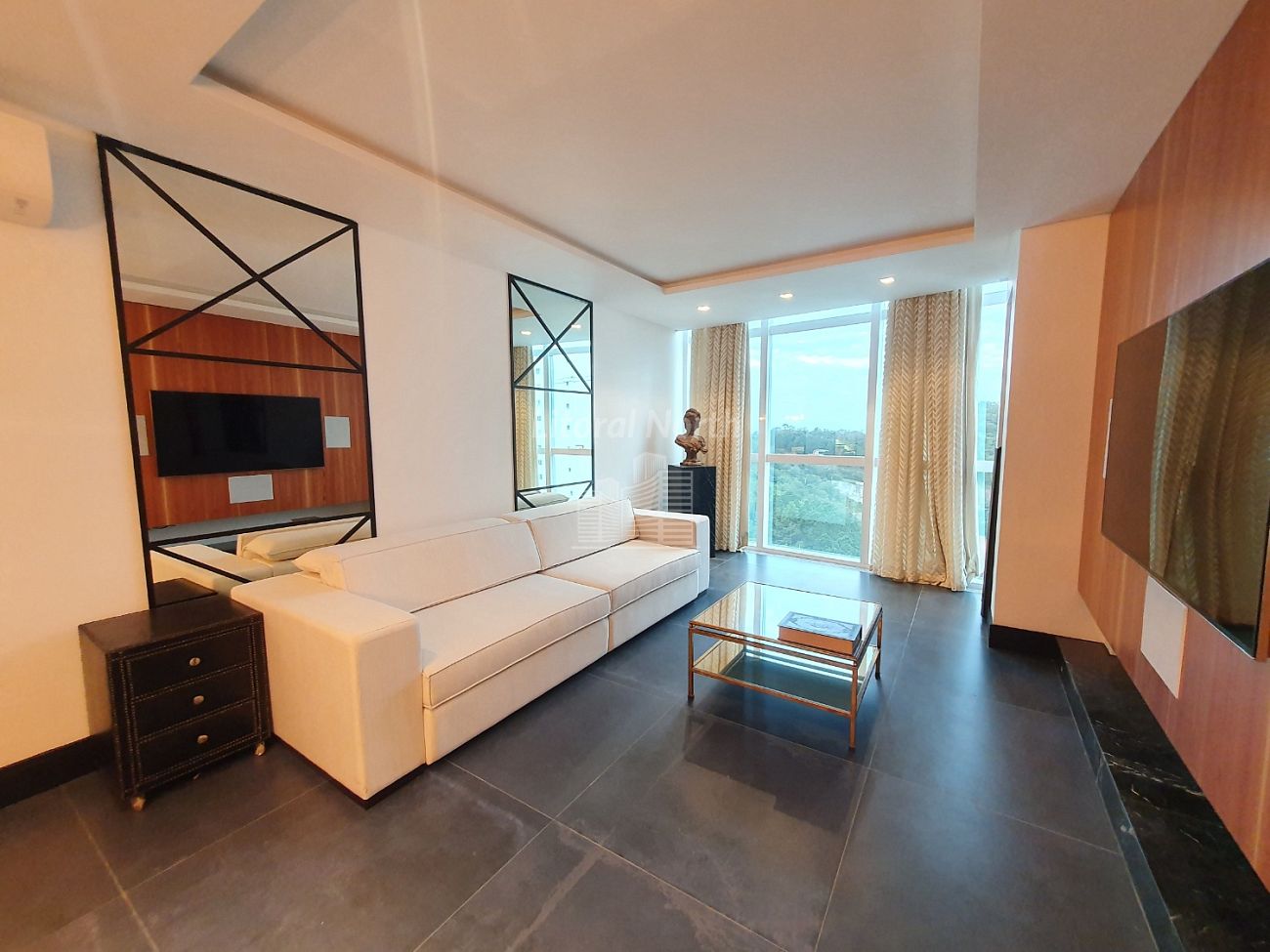 Cobertura à venda com 3 quartos, 3 suítes, 4 vagas e 268m² no Pioneiros, Balneário Camboriú (SC) — foto 2 de 12