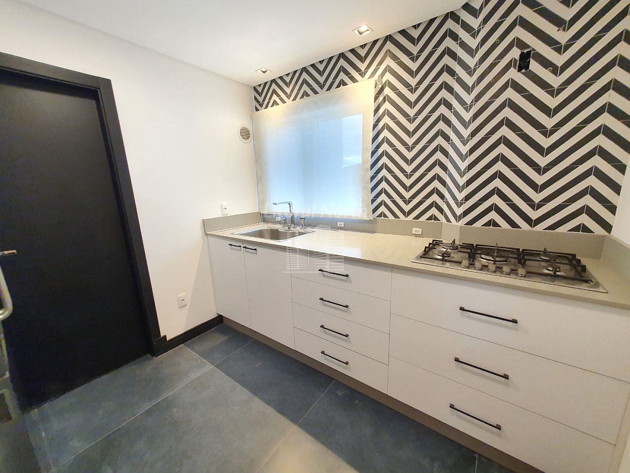 Cobertura à venda com 3 quartos, 3 suítes, 4 vagas e 268m² no Pioneiros, Balneário Camboriú (SC) — foto 8 de 12