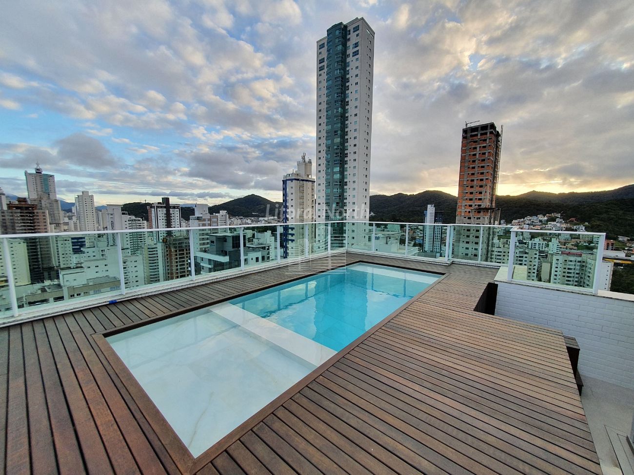 Cobertura à venda com 3 quartos, 3 suítes, 4 vagas e 268m² no Pioneiros, Balneário Camboriú (SC) — foto 10 de 12