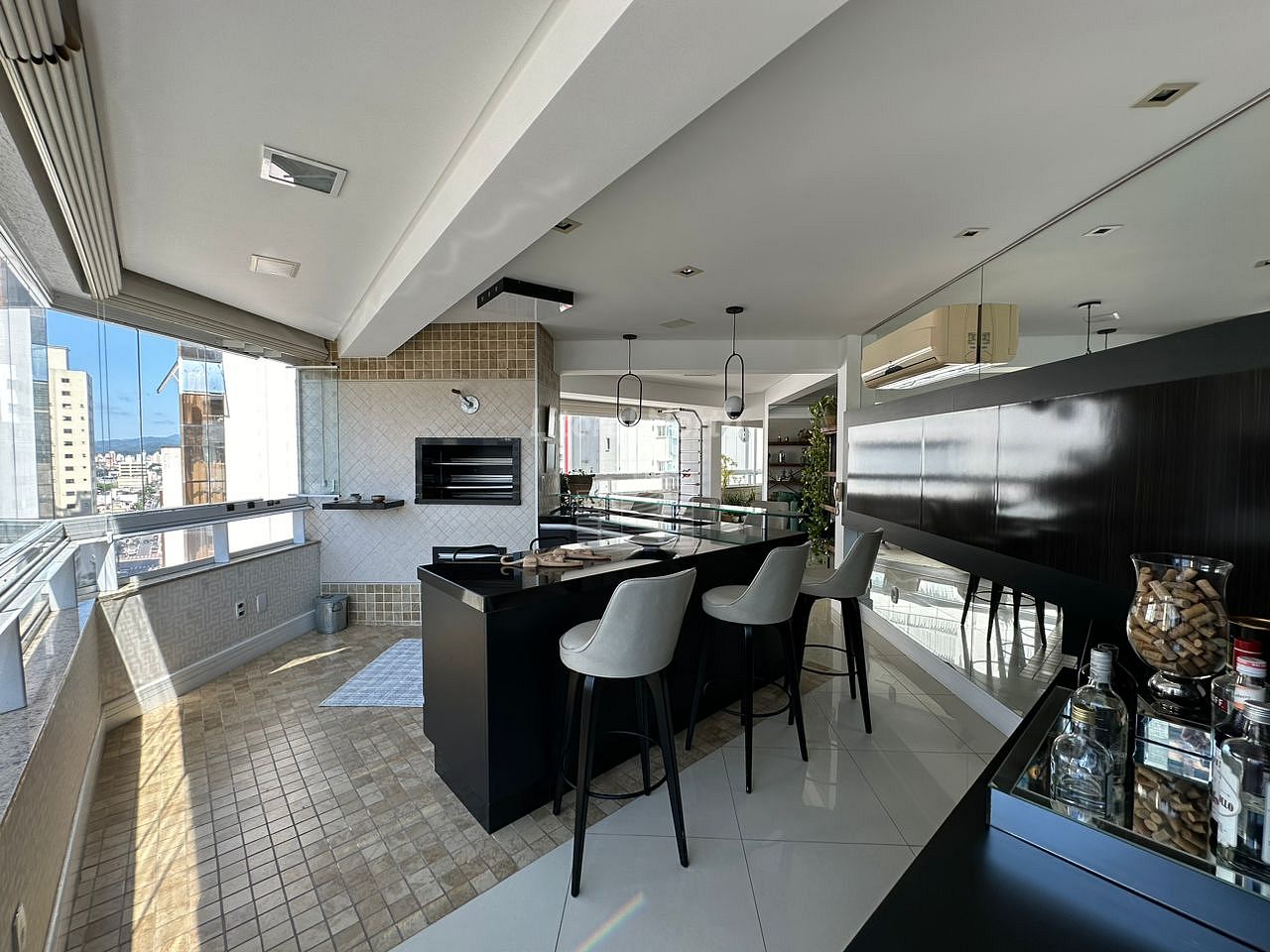 Apartamento à venda com 3 quartos, 3 suítes, 4 vagas e 280m² no Centro, Balneário Camboriú (SC) — foto 4 de 18