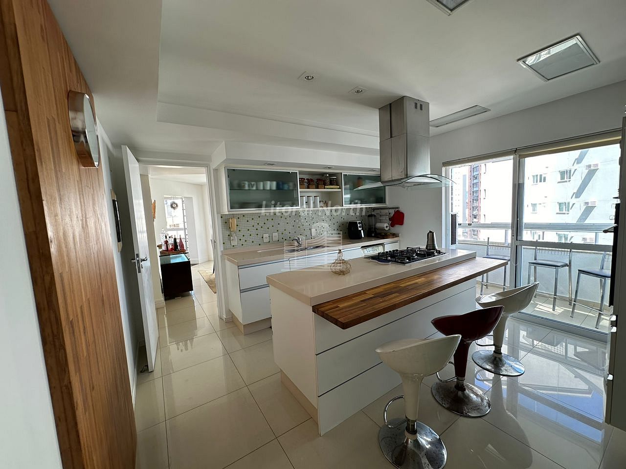 Apartamento à venda com 3 quartos, 3 suítes, 4 vagas e 280m² no Centro, Balneário Camboriú (SC) — foto 7 de 18