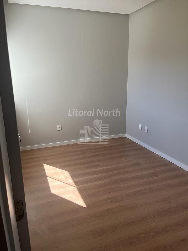 Casa à venda com 3 quartos, 1 suíte, 2 vagas e 141m² no Nova Esperança, Balneário Camboriú (SC) — foto 5 de 10