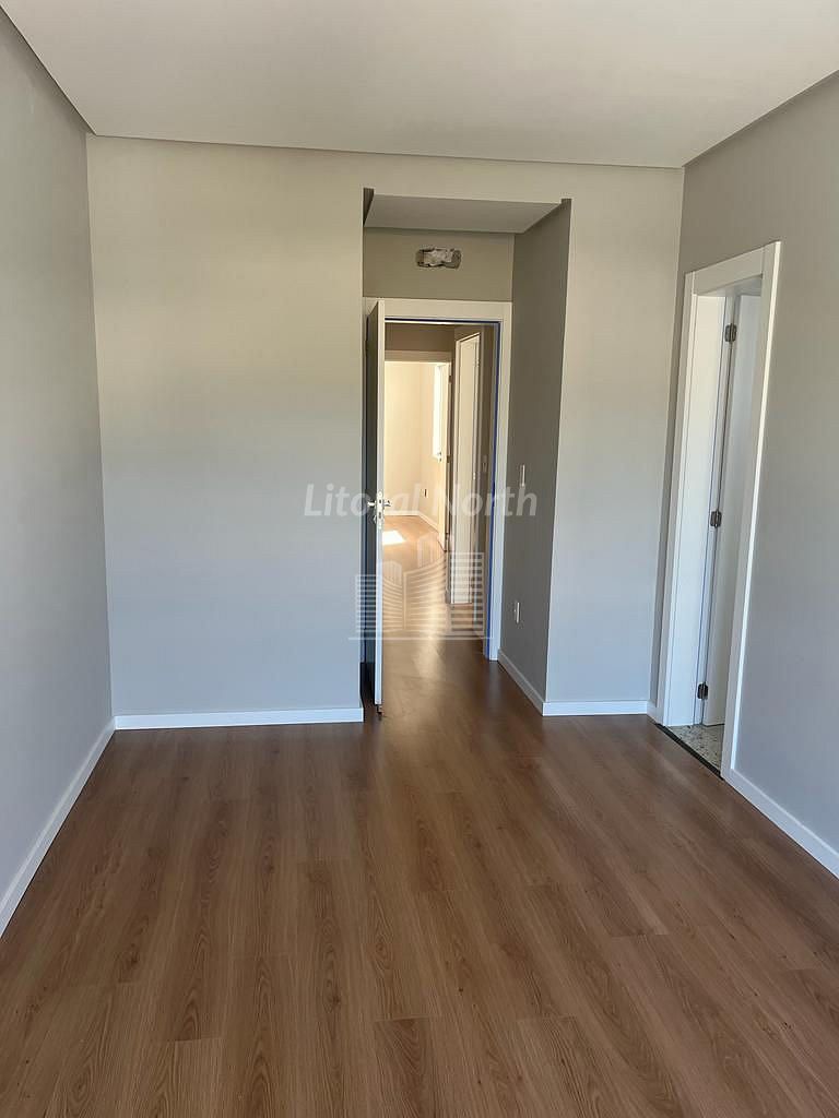 Casa à venda com 3 quartos, 1 suíte, 2 vagas e 141m² no Nova Esperança, Balneário Camboriú (SC) — foto 10 de 10