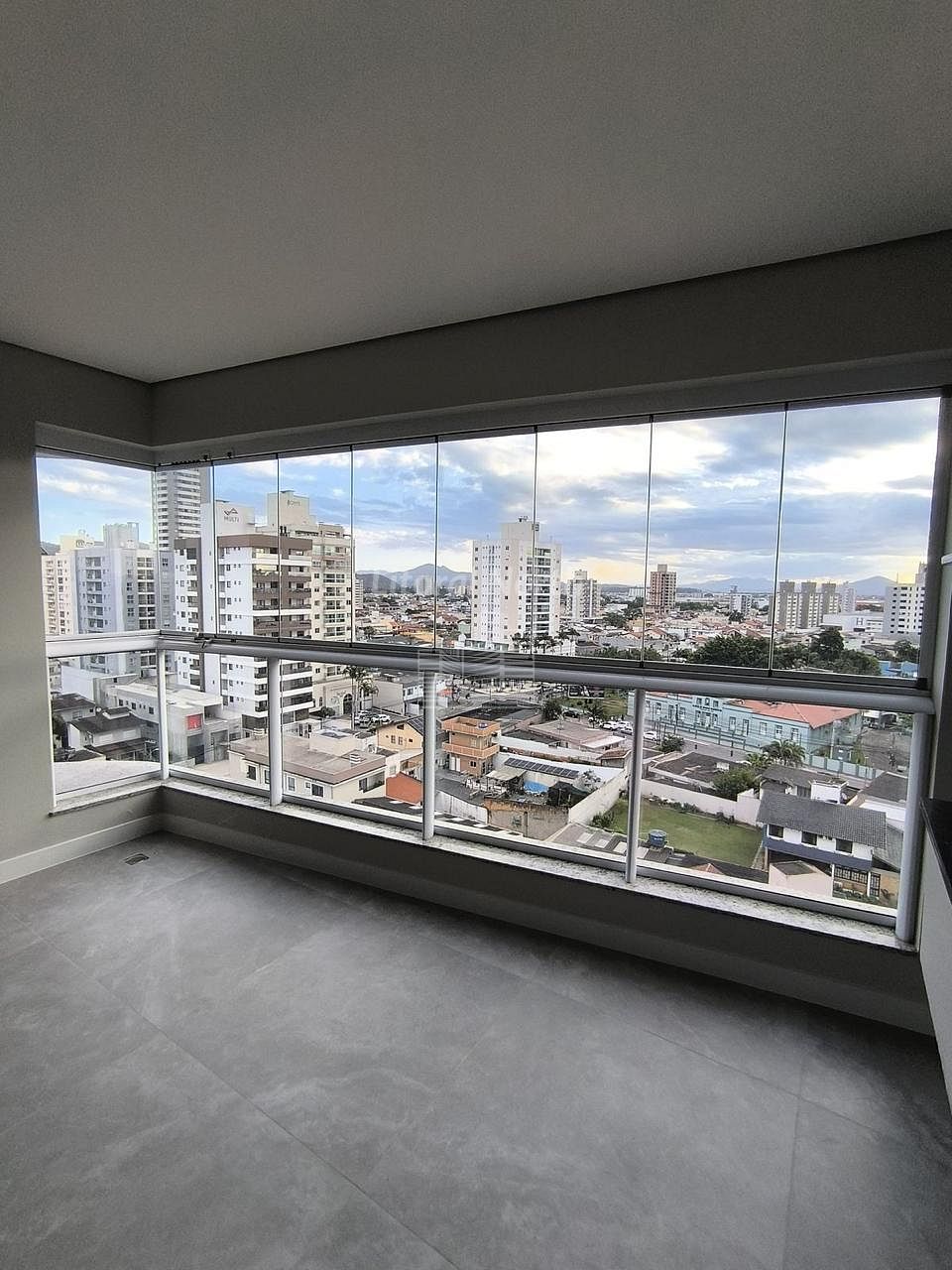 Apartamento à venda com 2 quartos, 1 suíte, 1 vaga e 72m² no São Judas, Itajaí (SC) — foto 2 de 13