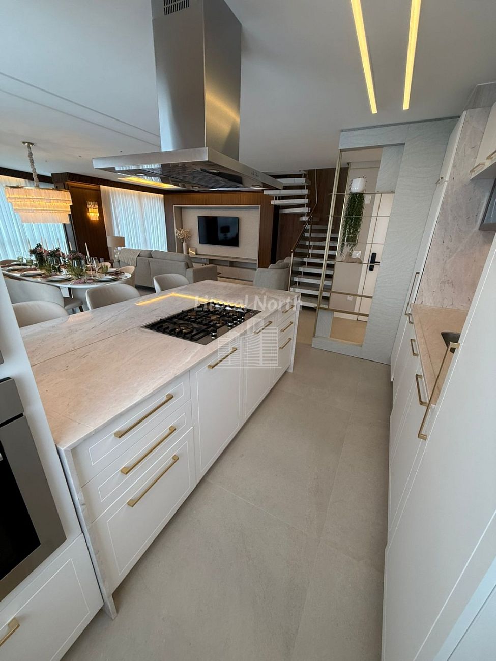 Cobertura à venda com 4 quartos, 3 suítes, 4 vagas e 326m² no Centro, Balneário Camboriú (SC) — foto 15 de 30