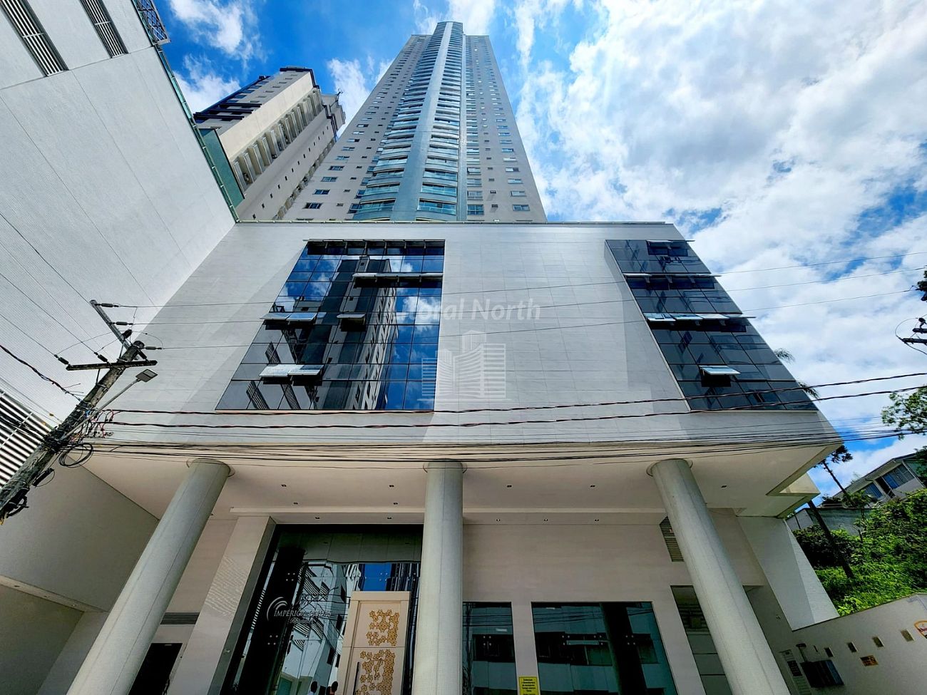 Apartamento à venda com 4 quartos, 2 suítes, 6 vagas e 135m² no Pioneiros, Balneário Camboriú (SC) — foto 2 de 23