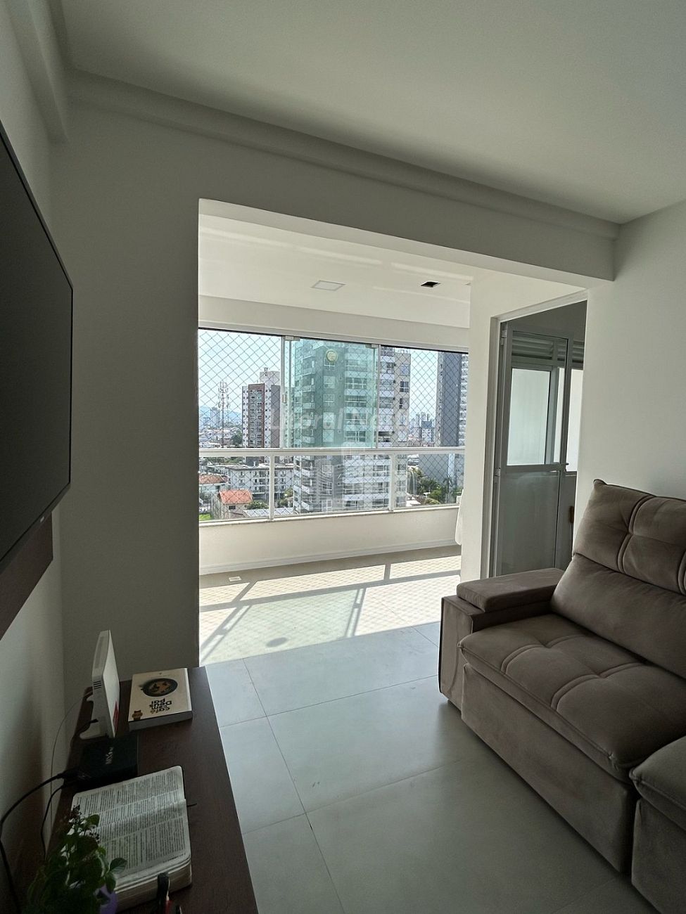 Apartamento à venda com 2 quartos, 1 suíte, 1 vaga e 60m² no Vila Operária, Itajaí (SC) — foto 3 de 5
