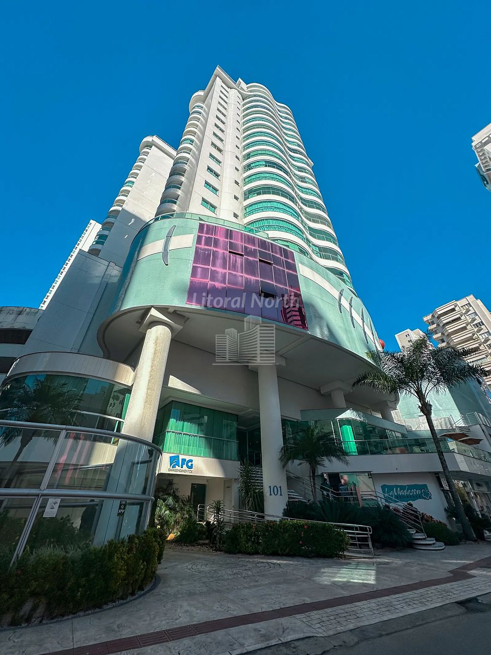 Apartamento à venda com 3 quartos, 1 suíte, 3 vagas e 138m² no Centro, Balneário Camboriú (SC) — foto 2 de 30