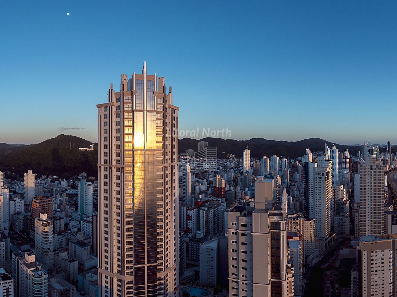 Apartamento à venda com 4 quartos, 4 suítes, 3 vagas e 181m² no Centro, Balneário Camboriú (SC) — foto 3 de 12