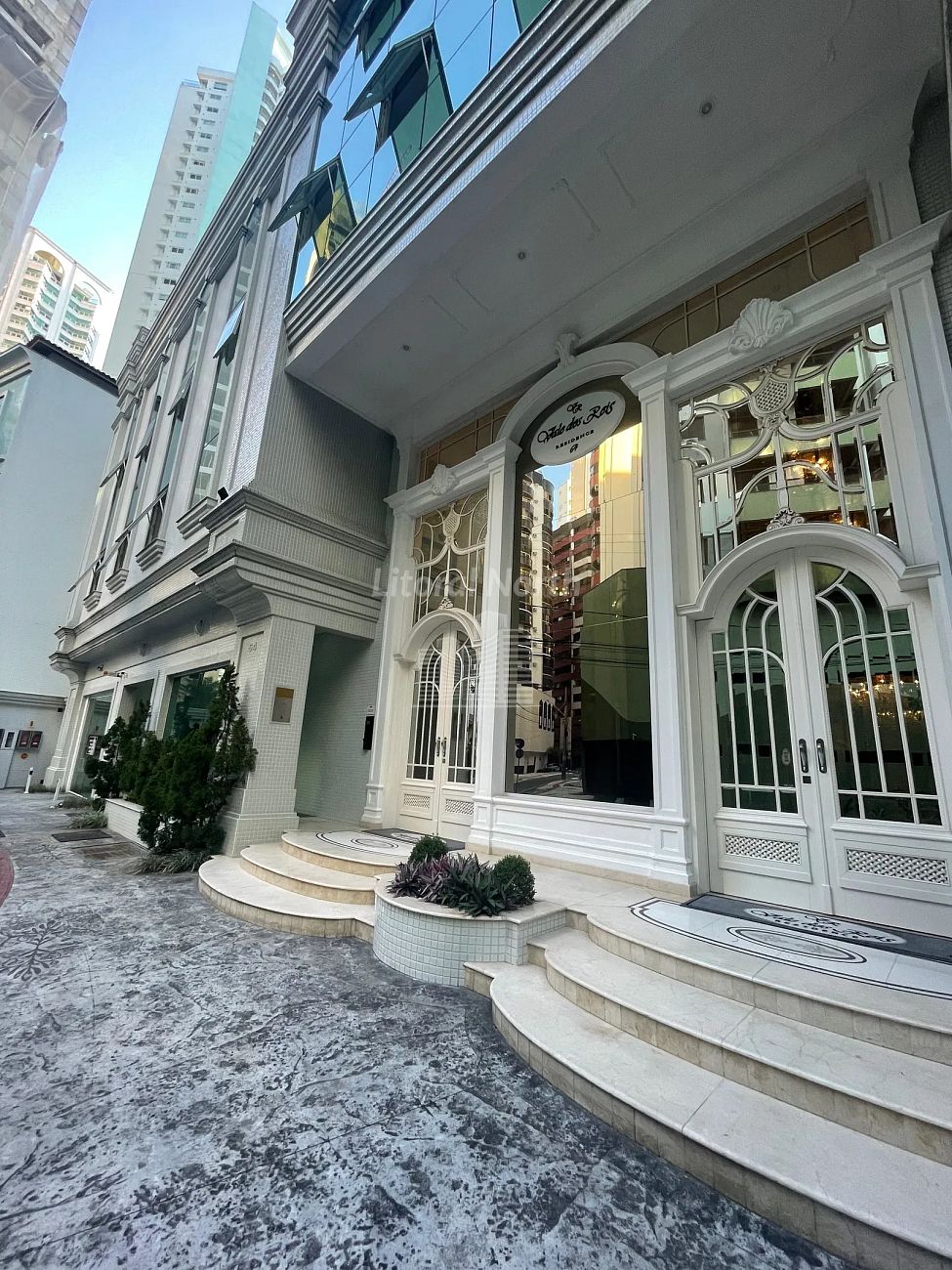 Apartamento à venda com 3 quartos, 3 suítes, 2 vagas e 138m² no Centro, Balneário Camboriú (SC) — foto 2 de 30