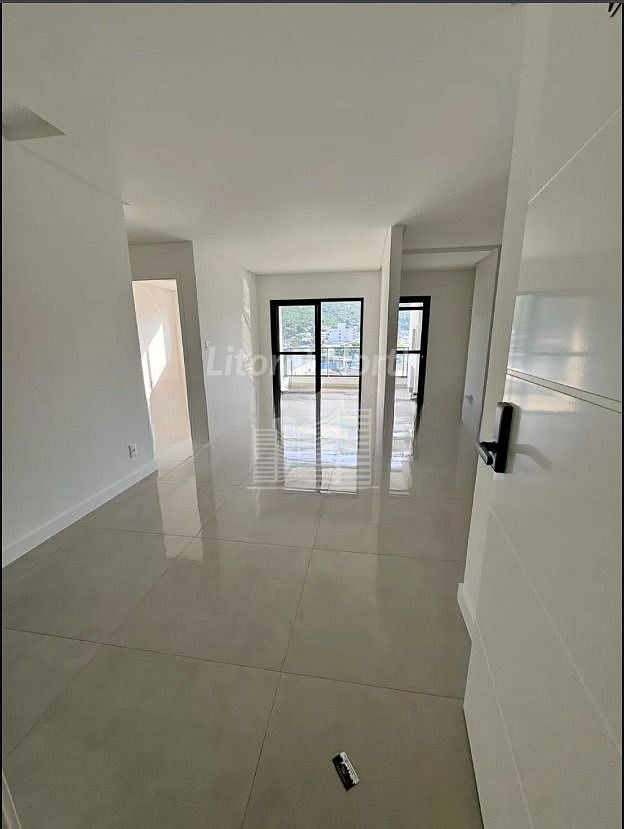 Apartamento à venda com 2 quartos, 1 suíte, 1 vaga e 74m² no Fazenda, Itajaí (SC) — foto 2 de 9