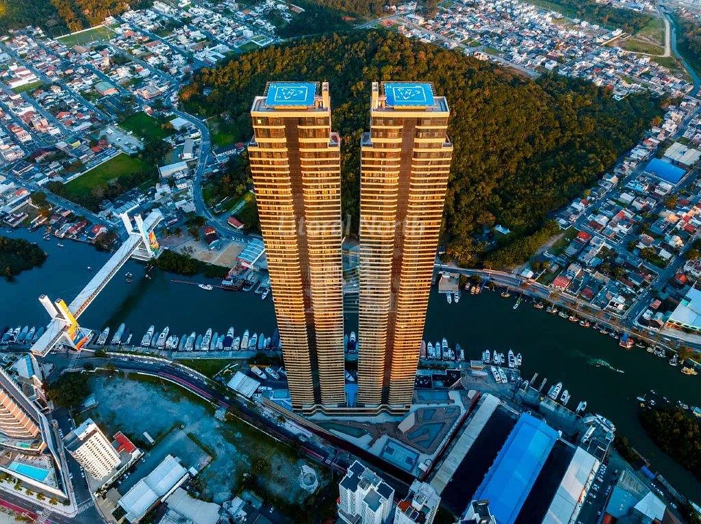Cobertura à venda com 8 quartos, 8 suítes, 8 vagas e 900m² no Barra Sul, Balneário Camboriú (SC) — foto 2 de 5