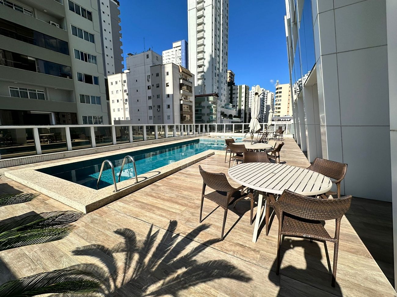 Apartamento à venda com 3 quartos, 3 suítes, 2 vagas e 141m² no Centro, Balneário Camboriú (SC) — foto 16 de 17