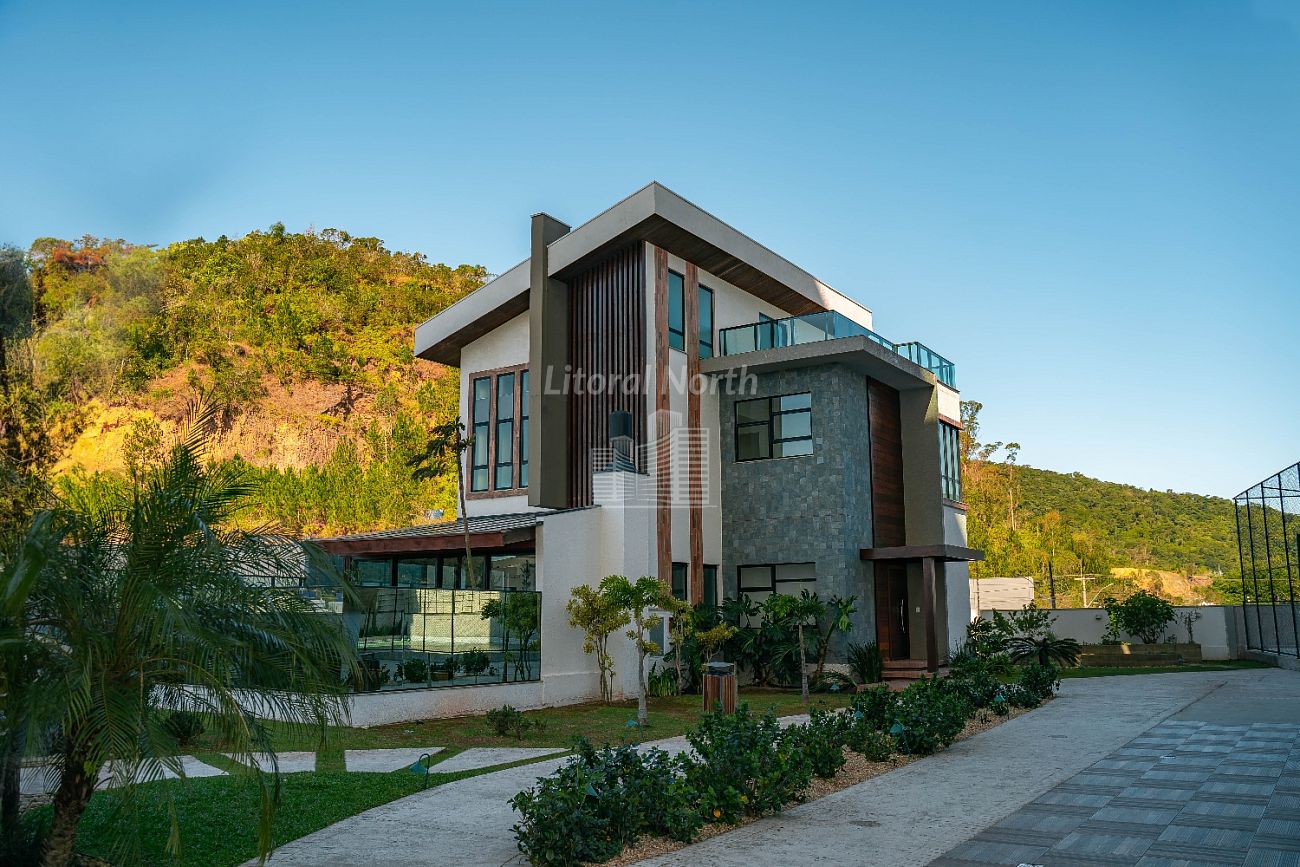 Casa à venda com 3 quartos, 3 suítes, 4 vagas e 360m² no Ressacada, Itajaí (SC) — foto 2 de 22